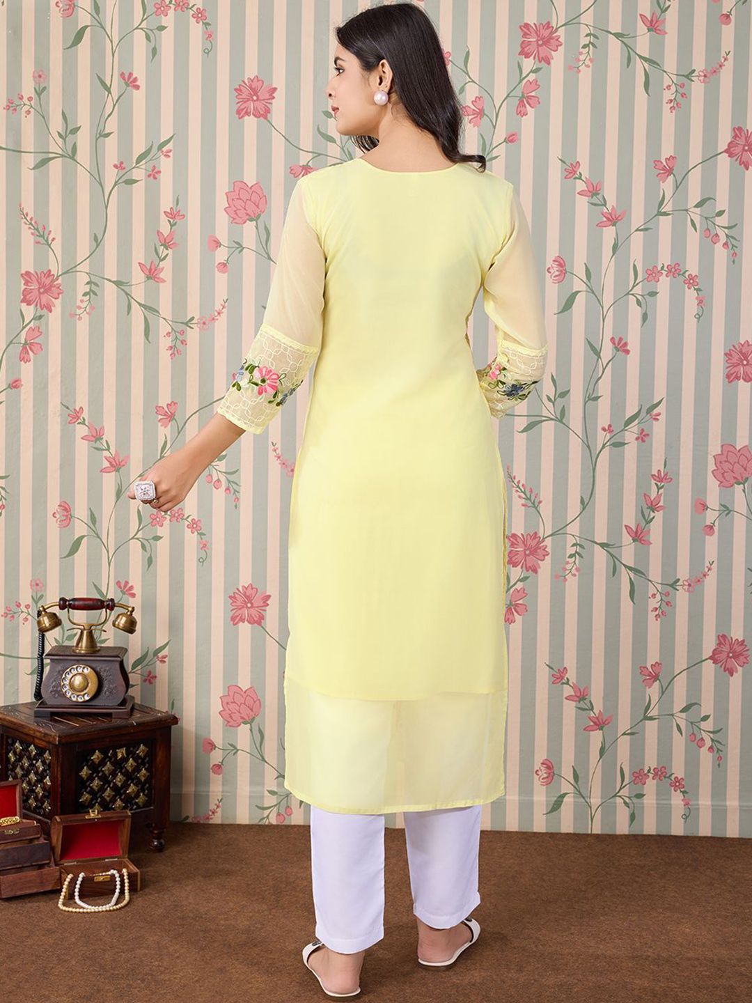 Dhiyona OD  Floral Embroidered Thread Work Floral Georgette Straight Kurta