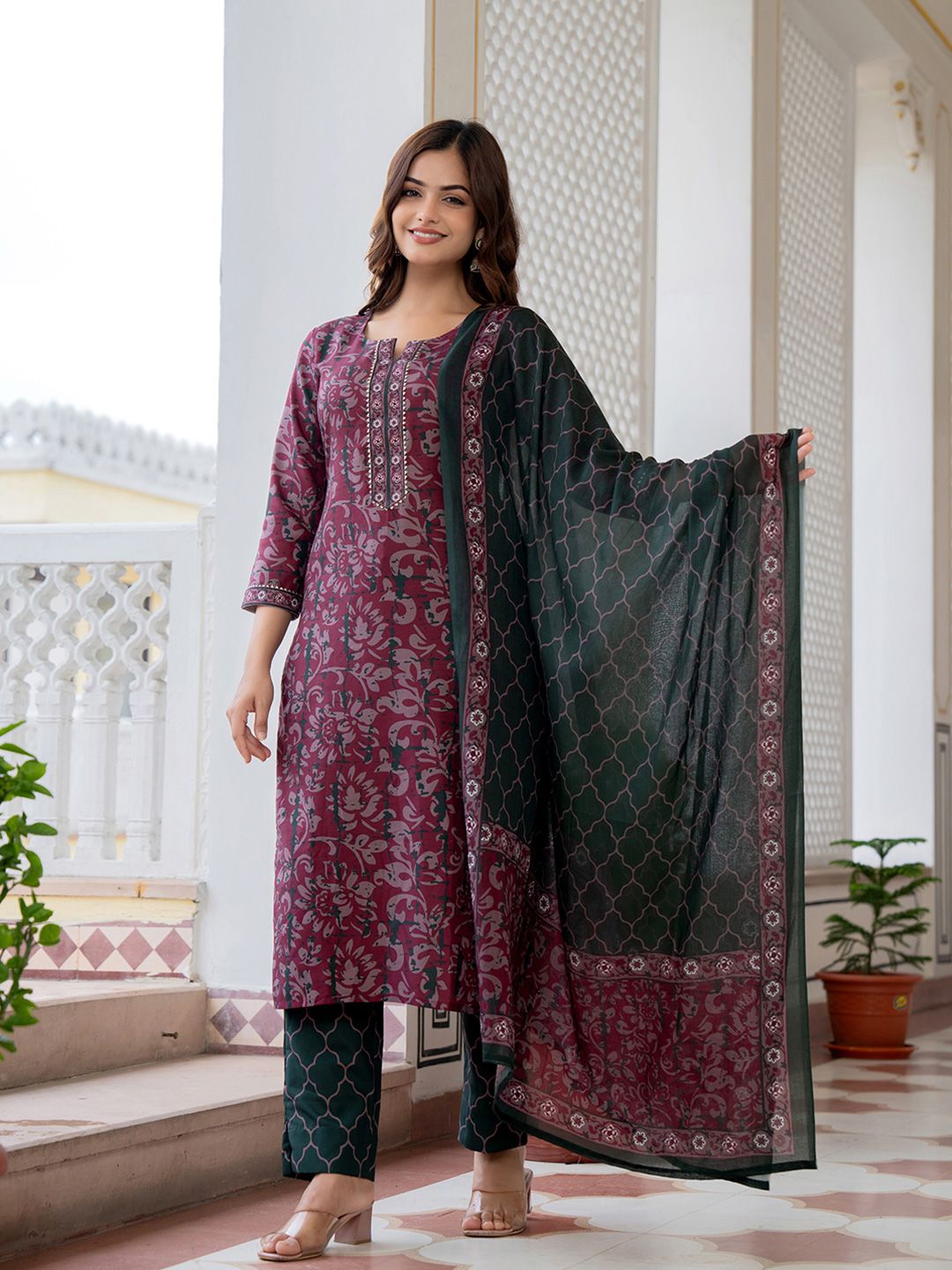Dhiyona KL Floral Printed Notch Neck Straight Kurta With Trousers & Dupatta