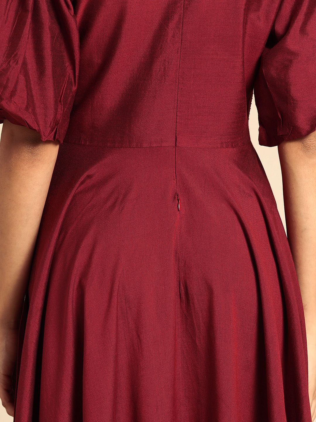 Dhiyona AY Women's Maroon Solid Balloon Sleeves Midi Dress