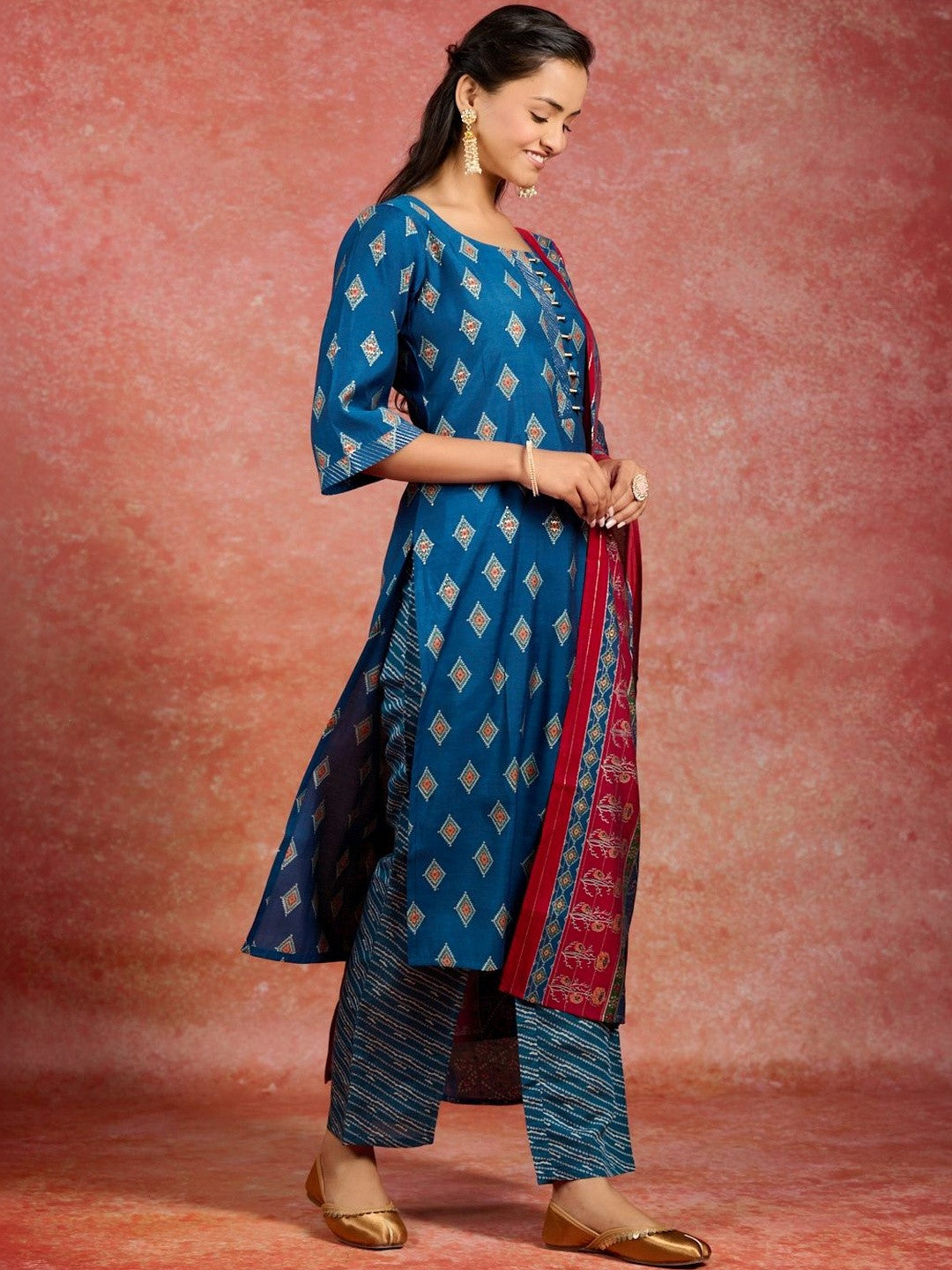 Women Printed Regular Kurta with Trousers & With Dupatta