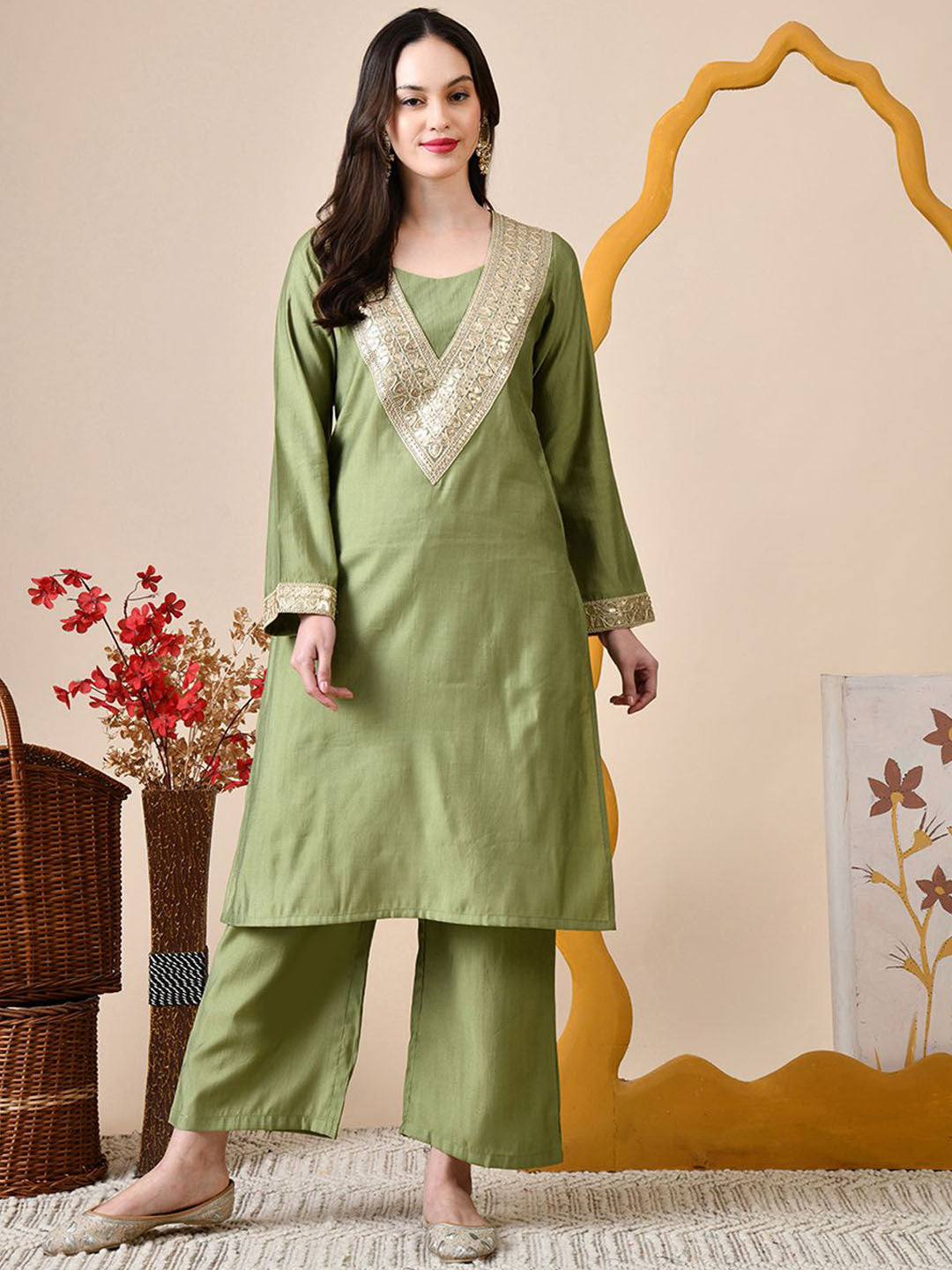 Women Solid Yoke Design Kurta with Palazzo
