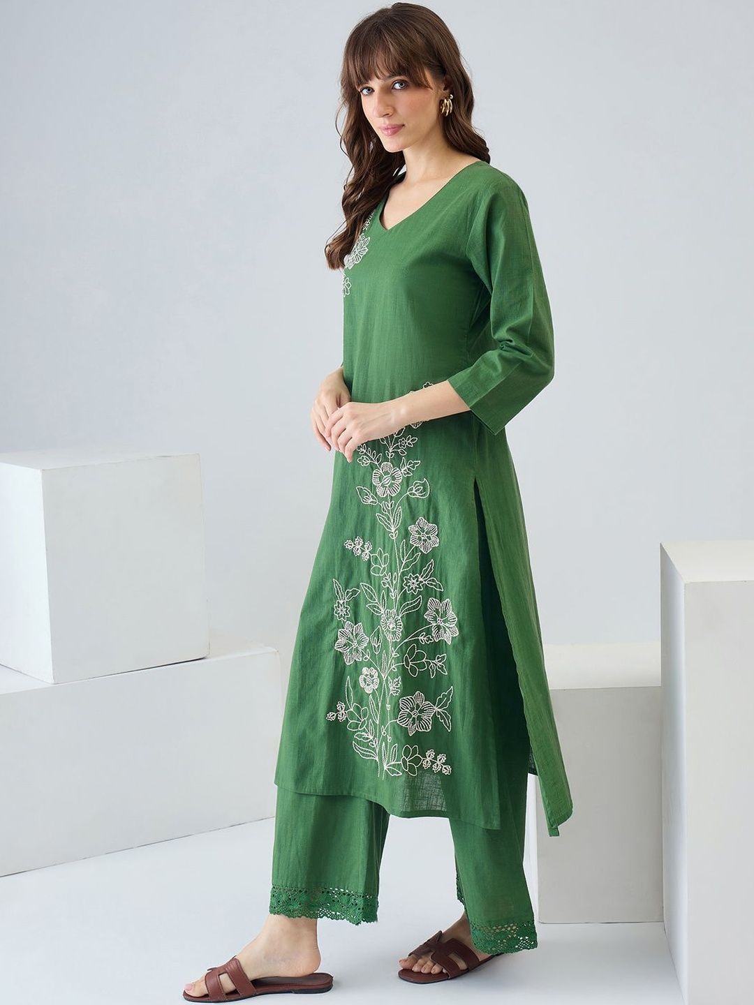 Women Floral Embroidered Regular Thread Work Pure Cotton Kurta with Trousers