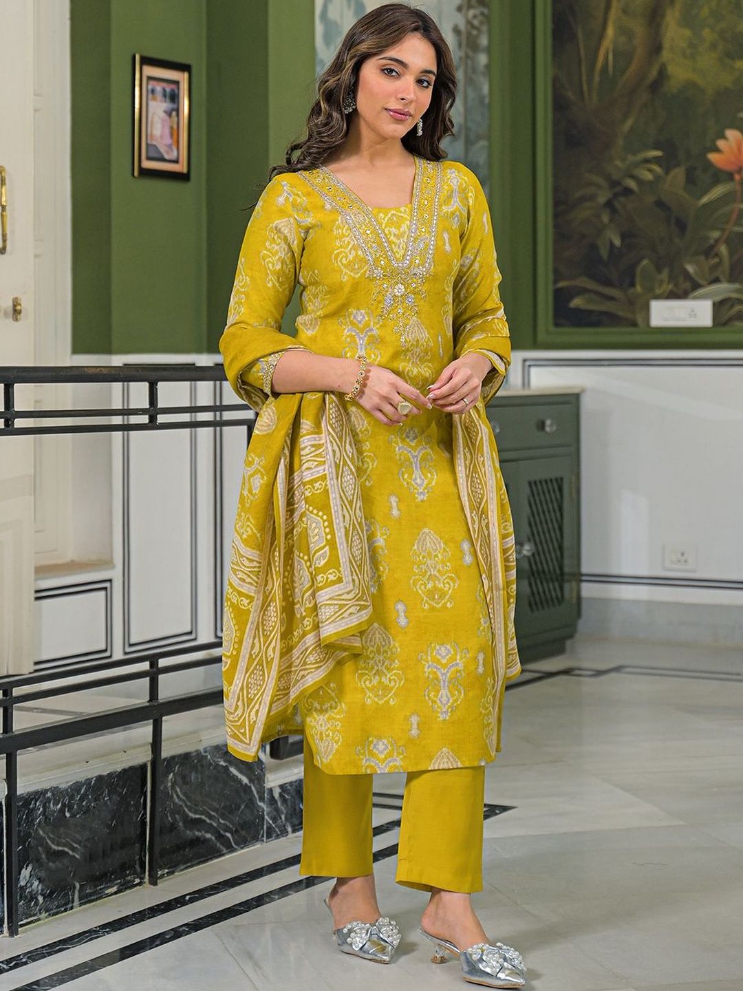 Dhiyona KL Women Ethnic Motifs Printed Regular Thread Work Kurta with Trousers & With Dupatta