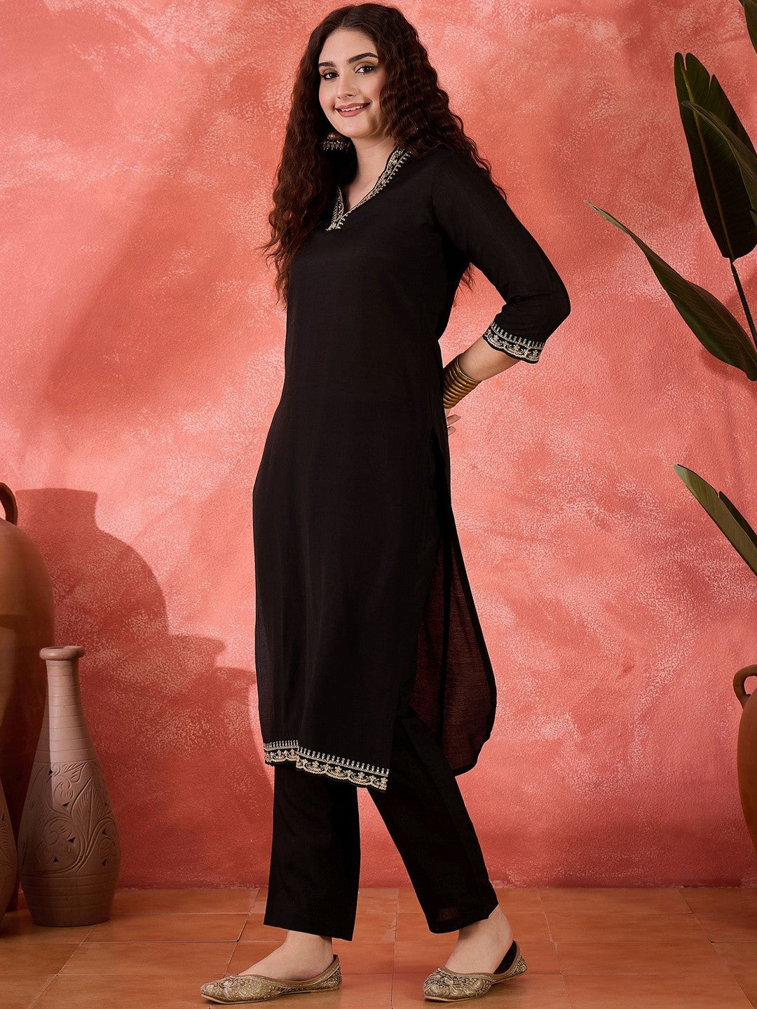 Embroidered V-Neck Thread Work Straight Kurta With Trousers