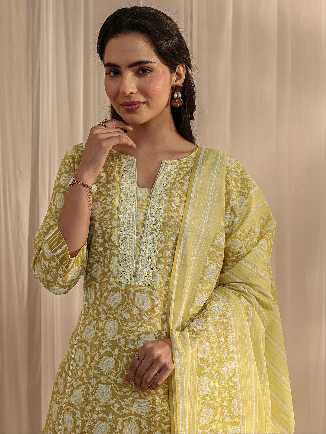 Women Floral Printed Regular Mirror Work Kurta with Trousers & With Dupatta