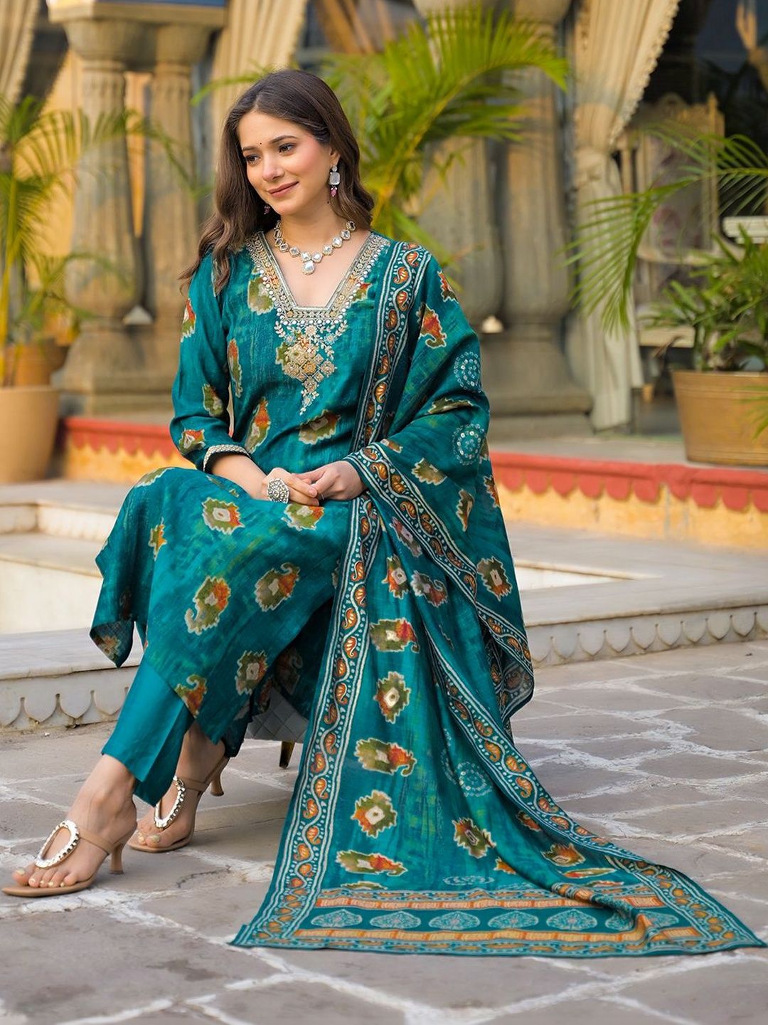 Dhiyona KL Women Ethnic Motifs Embroidered Regular Kurta with Trousers & With Dupatta