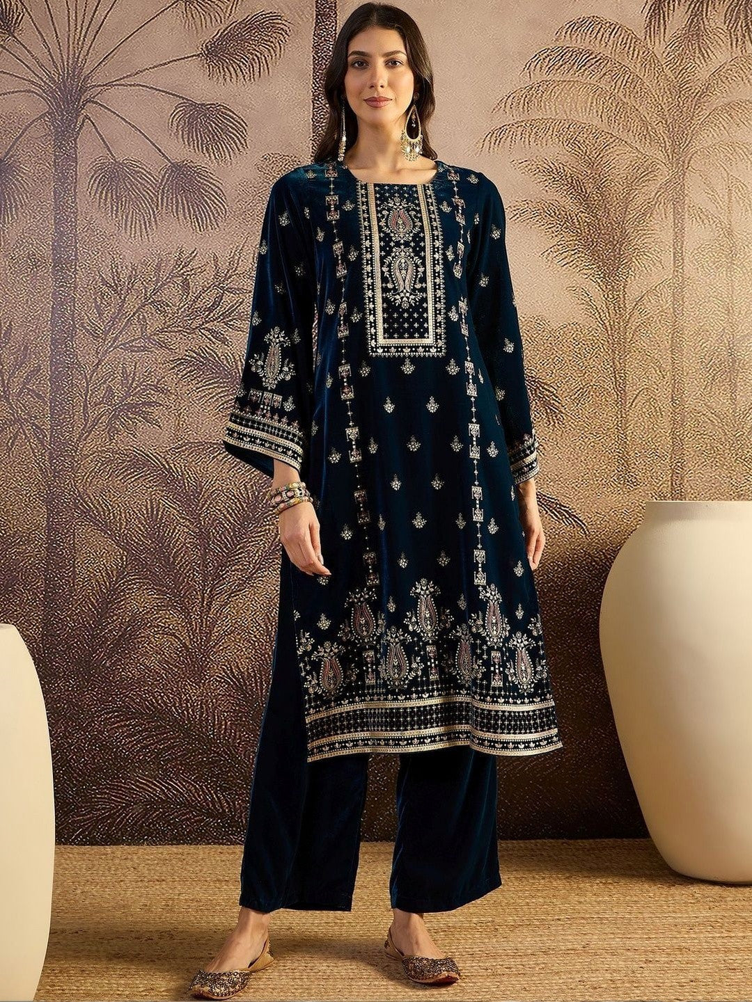 Heavy Embroidered Velvet Round-Neck Kurta & Trousers Kurta Set