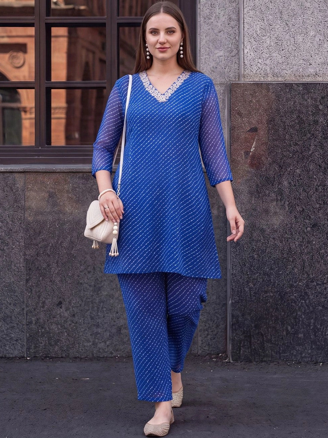 Women Leheriya Printed Regular Kurti with Trousers