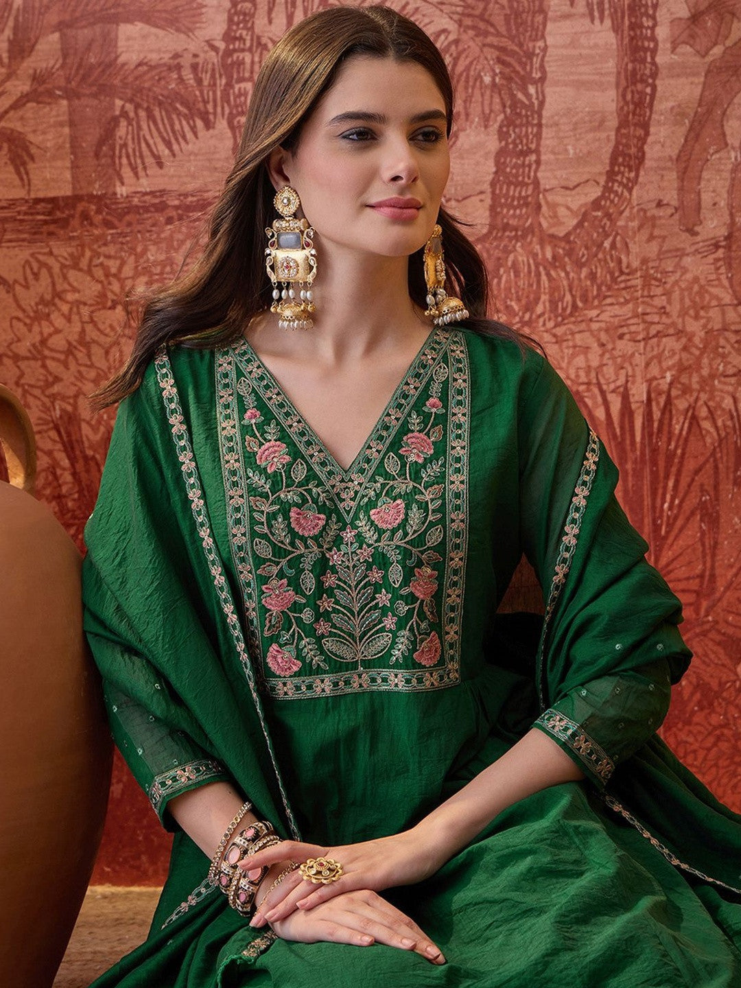 Dhiyona SN Embroidered V-Neck Kurta & Trousers Kurta Set