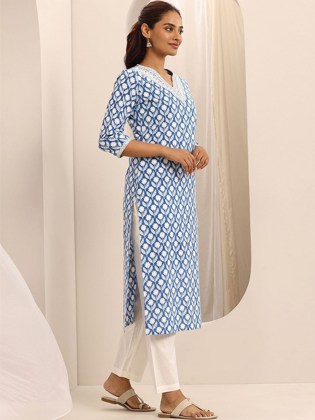 Women Floral Printed Regular Thread Work Kurta with Trousers & With Dupatta