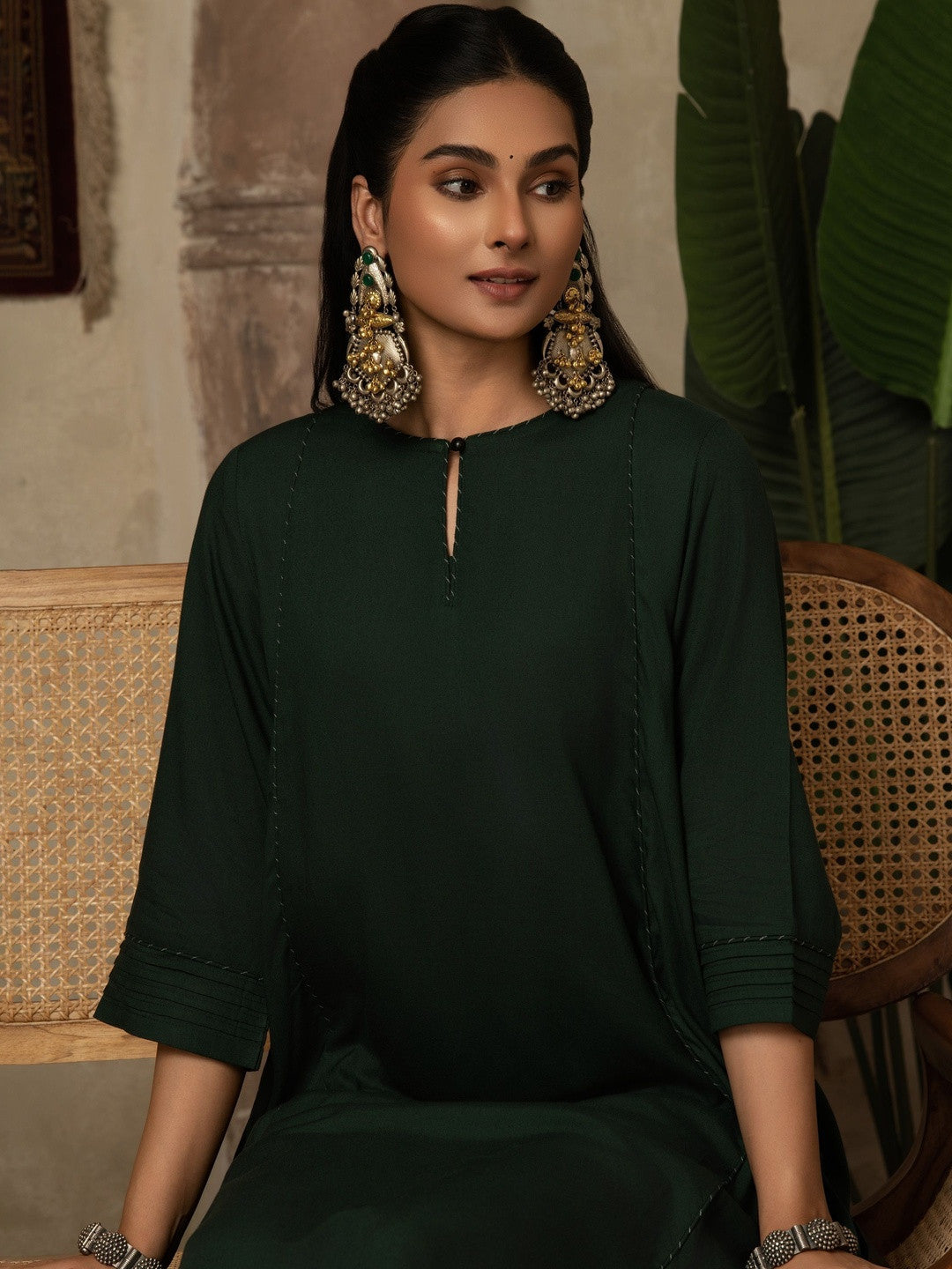 Women Green Regular Thread Viscose Rayon Round Neck Work Kurta Sets