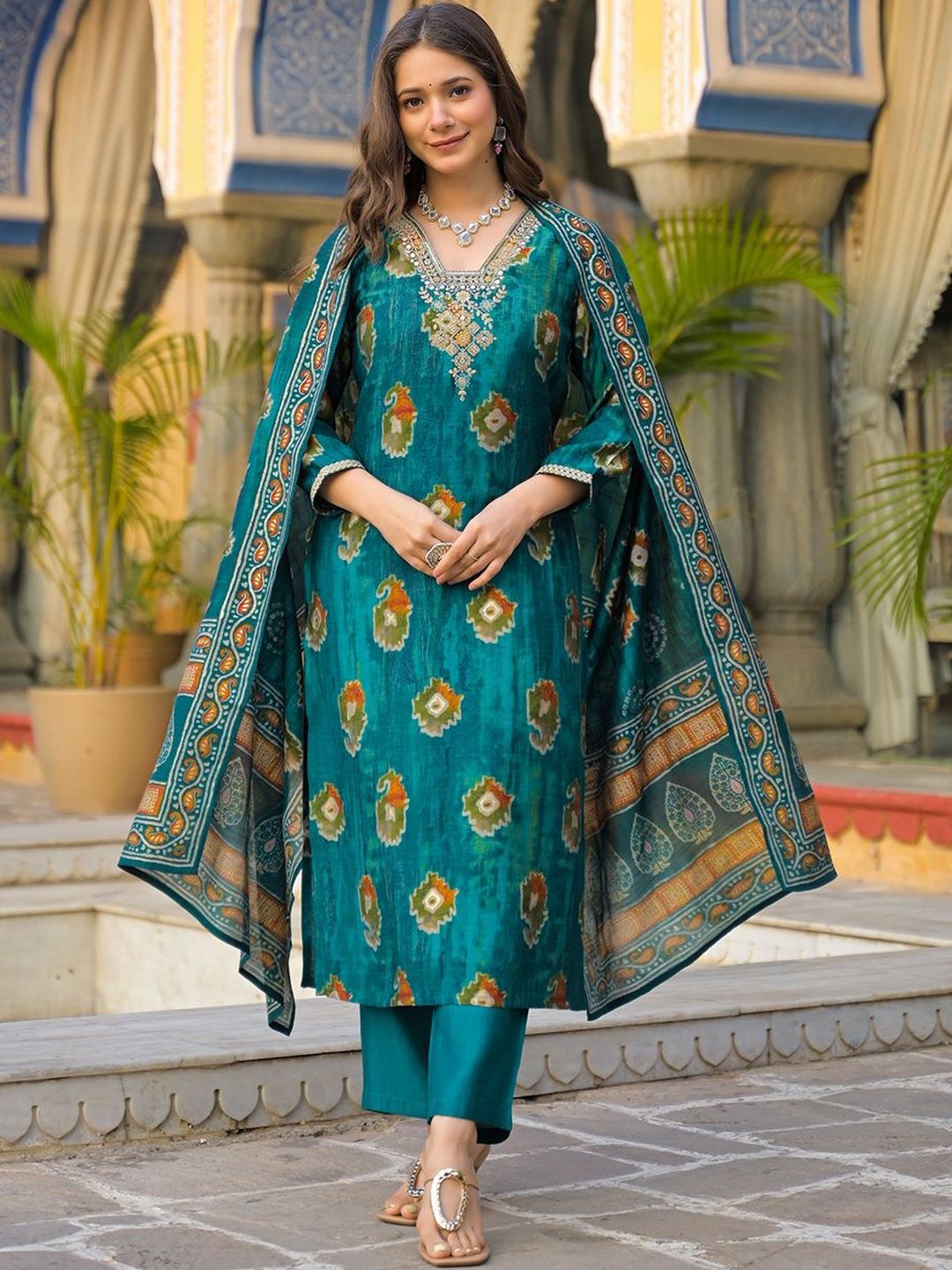 Dhiyona KL Women Ethnic Motifs Embroidered Regular Kurta with Trousers & With Dupatta