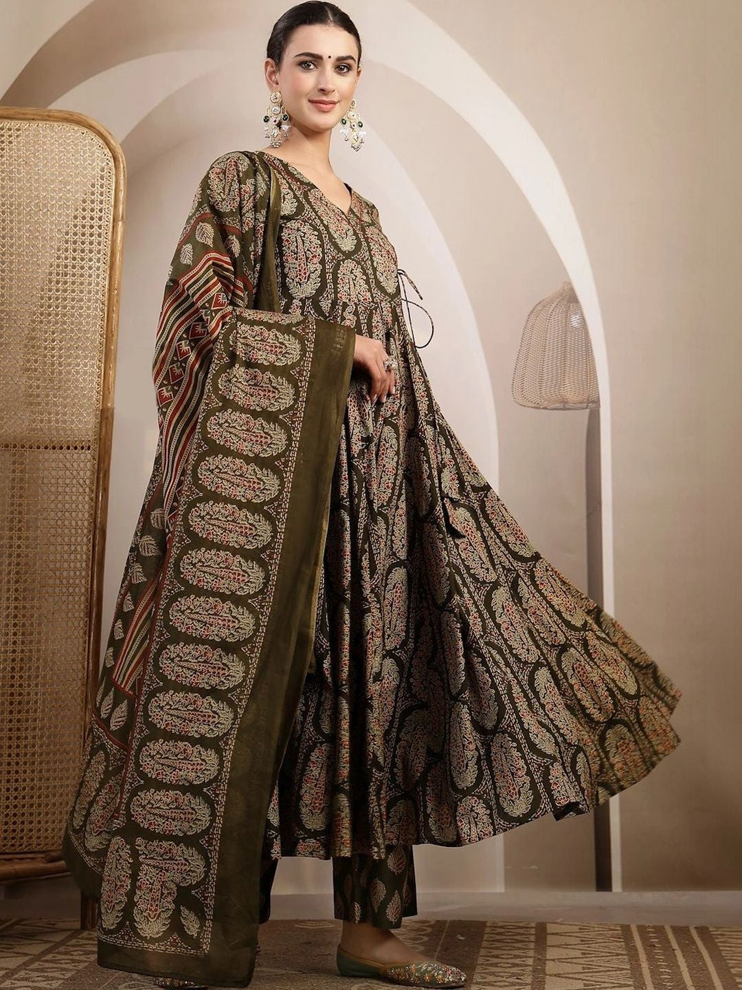 Women Ethnic Motifs Printed Regular Kurta with Trousers & With Dupatta