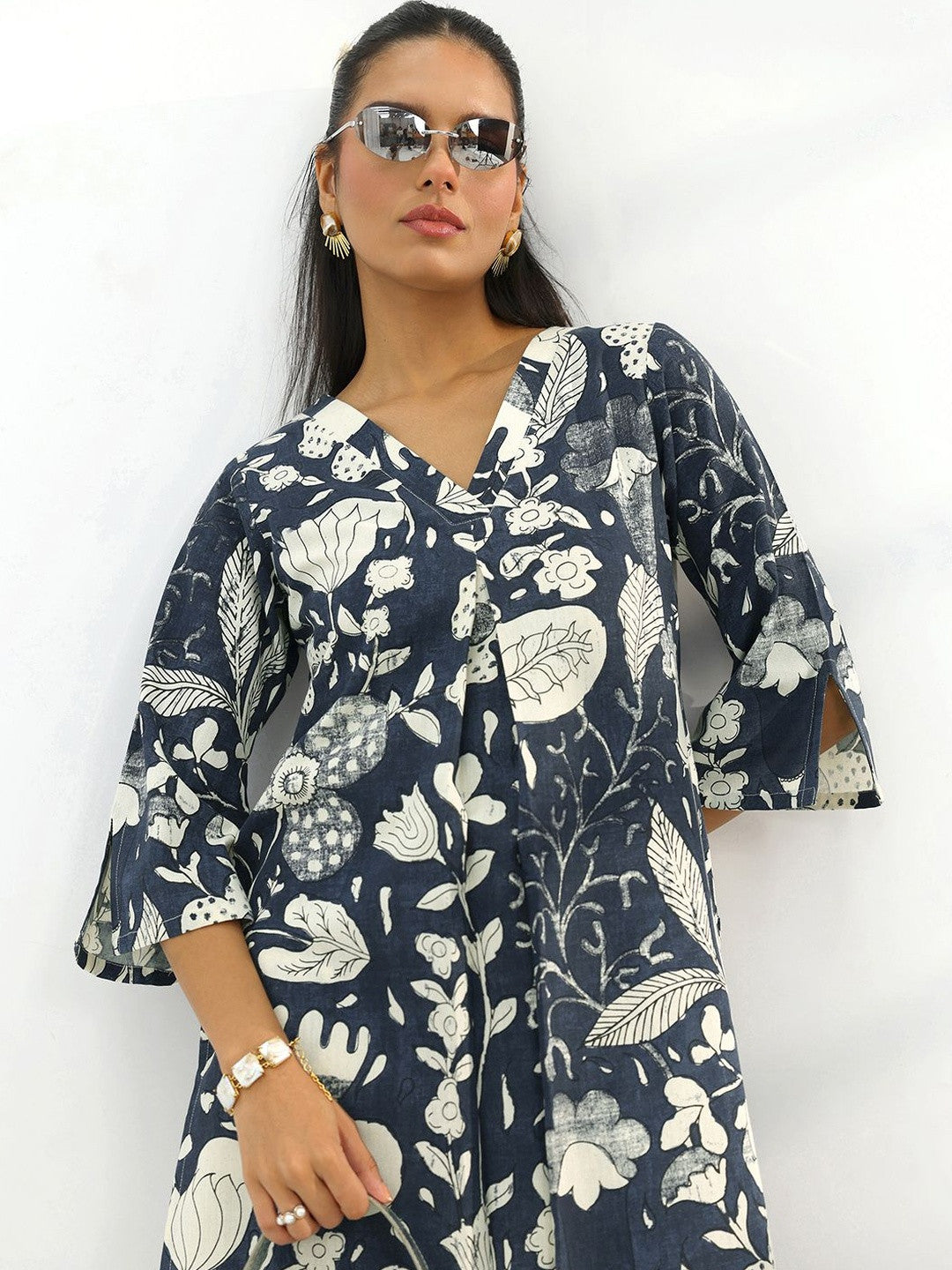 Women Floral Printed Regular Kurta with Trousers
