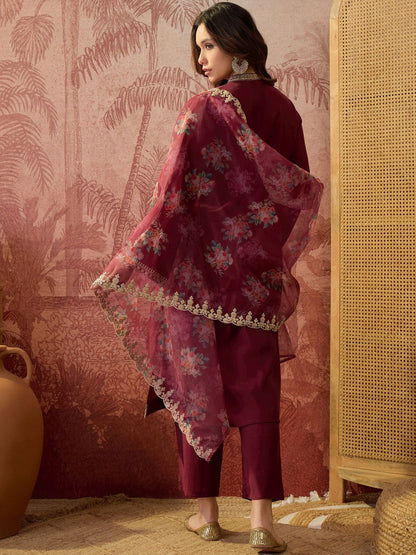 Embroidered Mandarin Collar Kurta & Trousers Kurta Set
