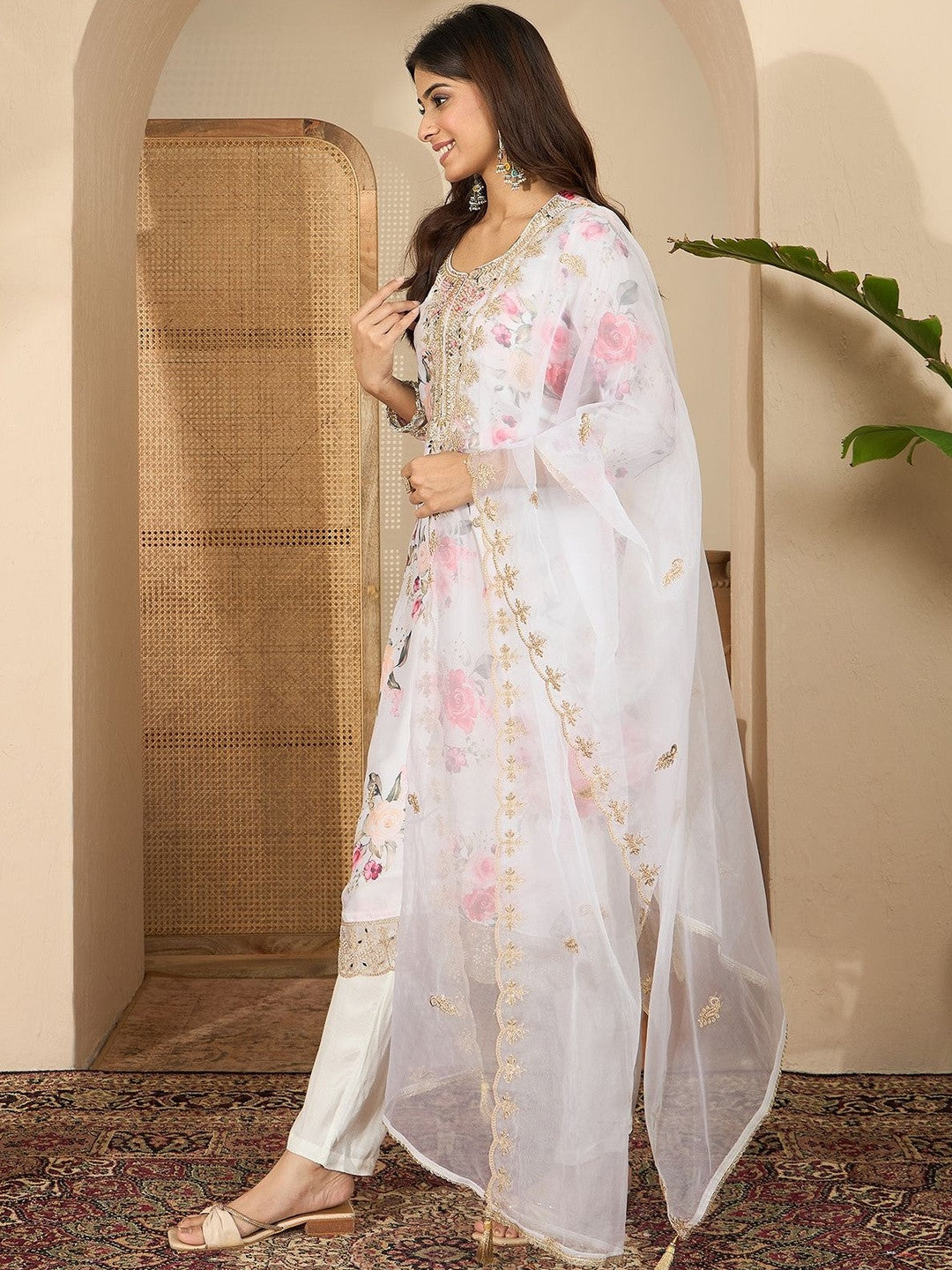 Women Floral Printed Regular Thread Work Kurta with Trousers & With Dupatta