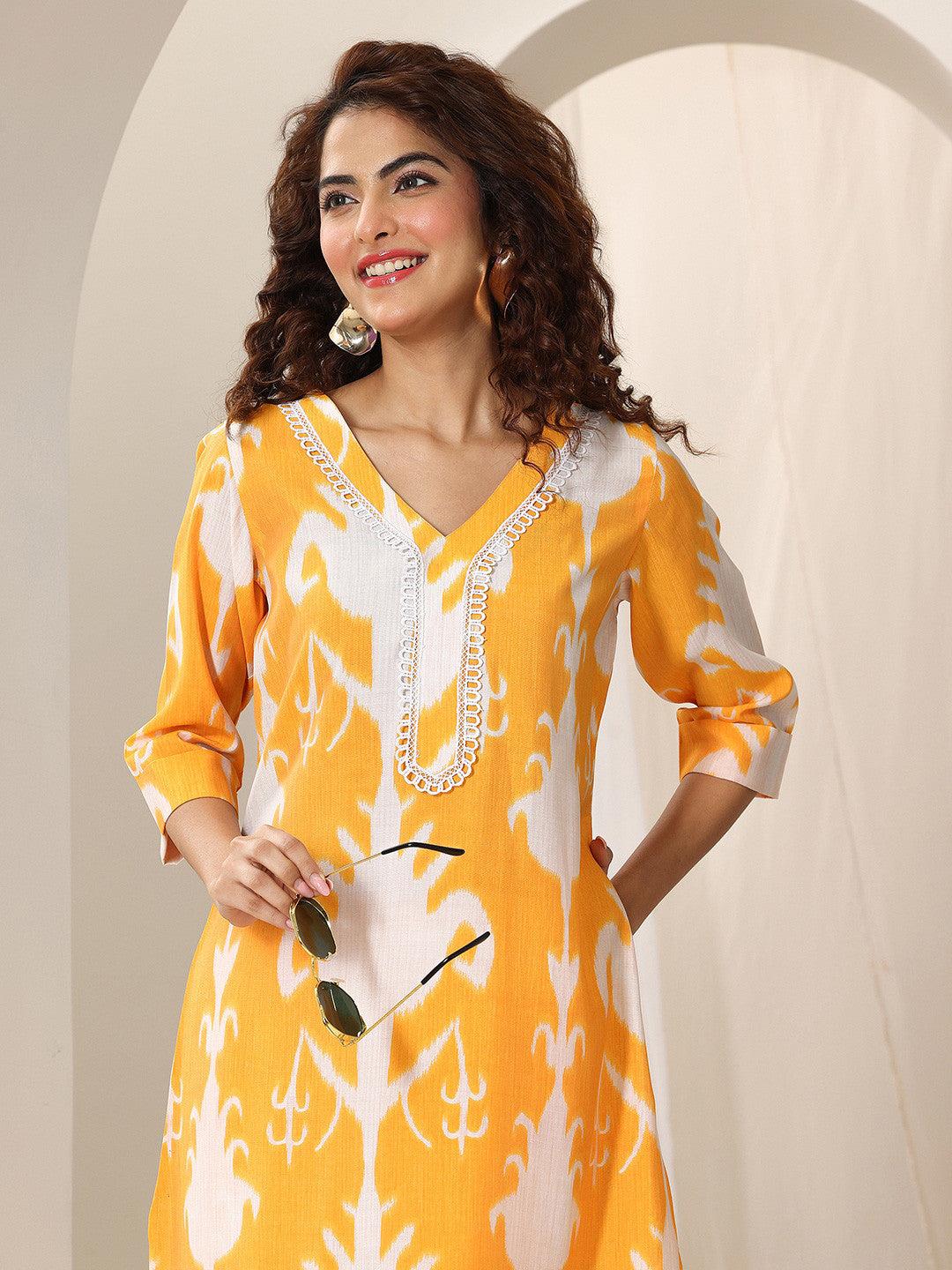 Women Ethnic Motifs Printed Regular Kurta with Trousers