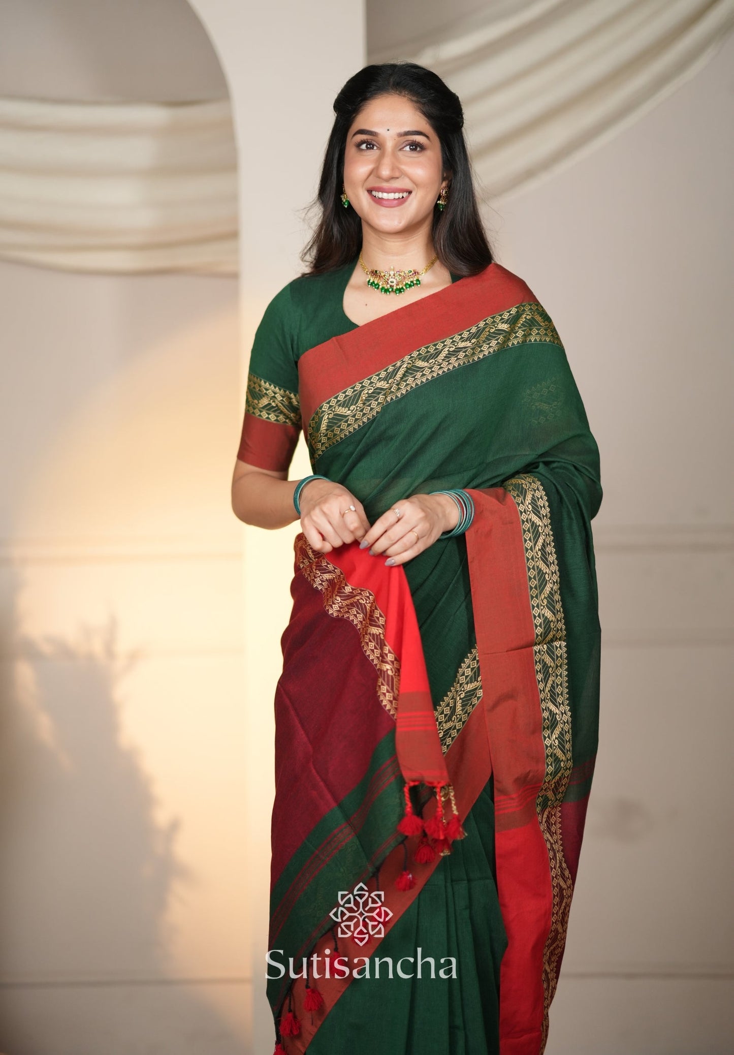 Dhiyona SS The Weaver's Touch: Pure Bengal Cotton Saree with Timeless Appeal