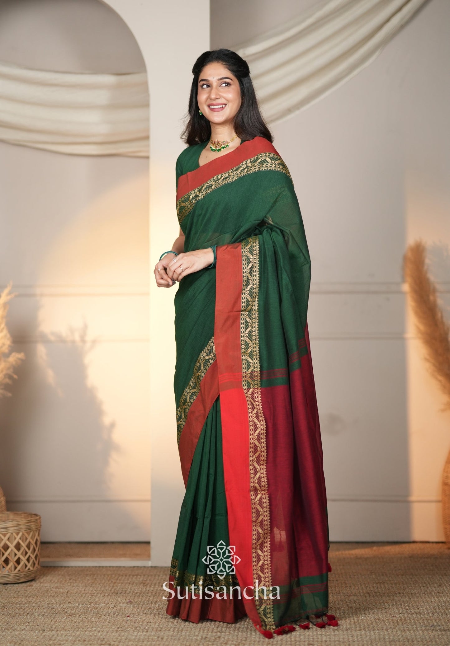 Dhiyona SS The Weaver's Touch: Pure Bengal Cotton Saree with Timeless Appeal