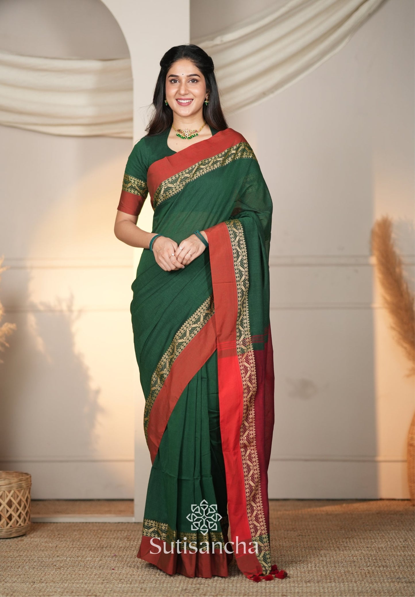 Dhiyona SS The Weaver's Touch: Pure Bengal Cotton Saree with Timeless Appeal