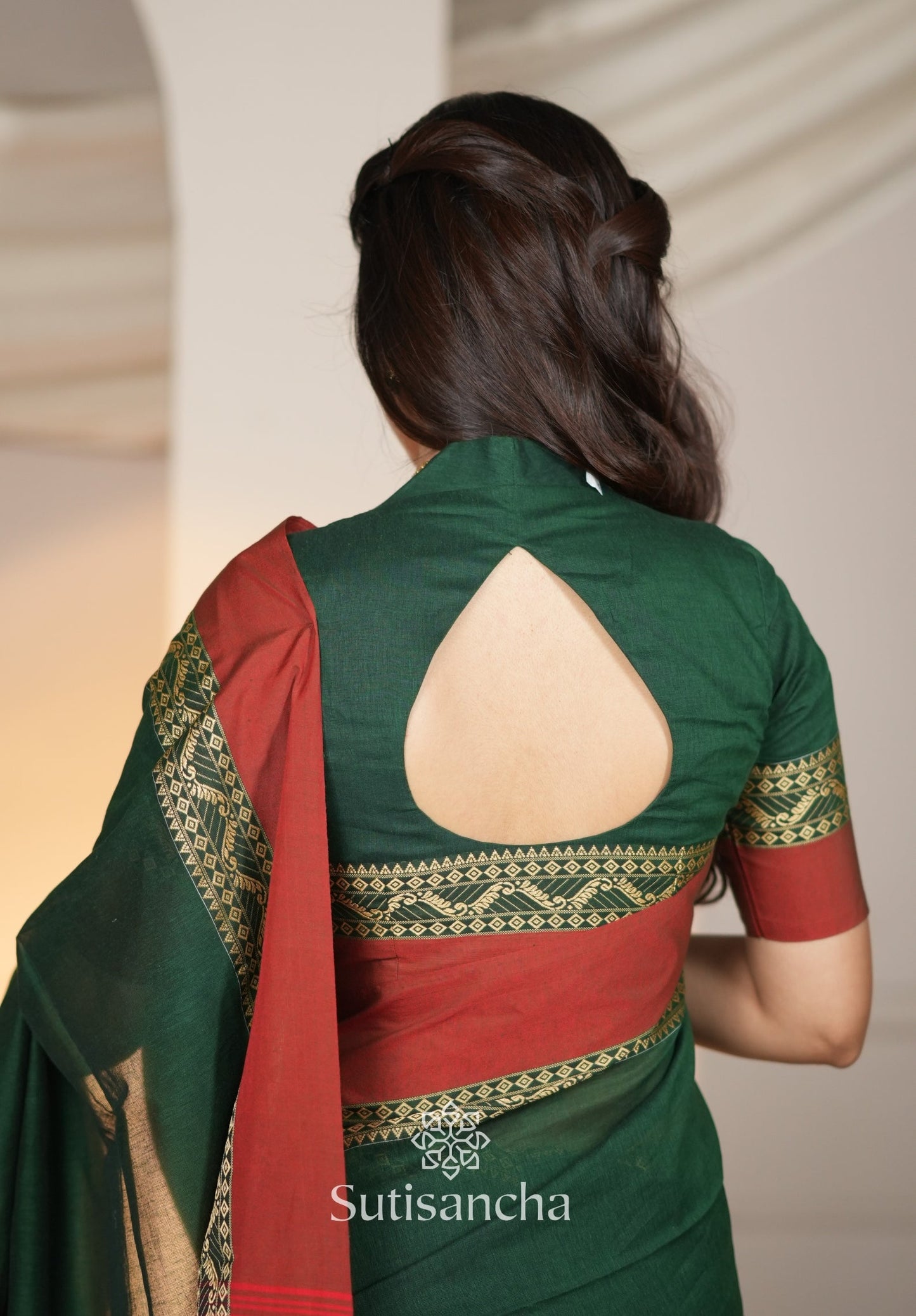 Dhiyona SS The Weaver's Touch: Pure Bengal Cotton Saree with Timeless Appeal