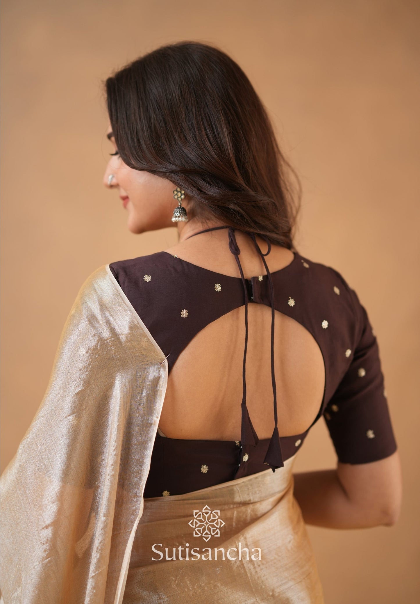 Dhiyona SS Ivory Gold Horizon – Flowing with Regal Charm