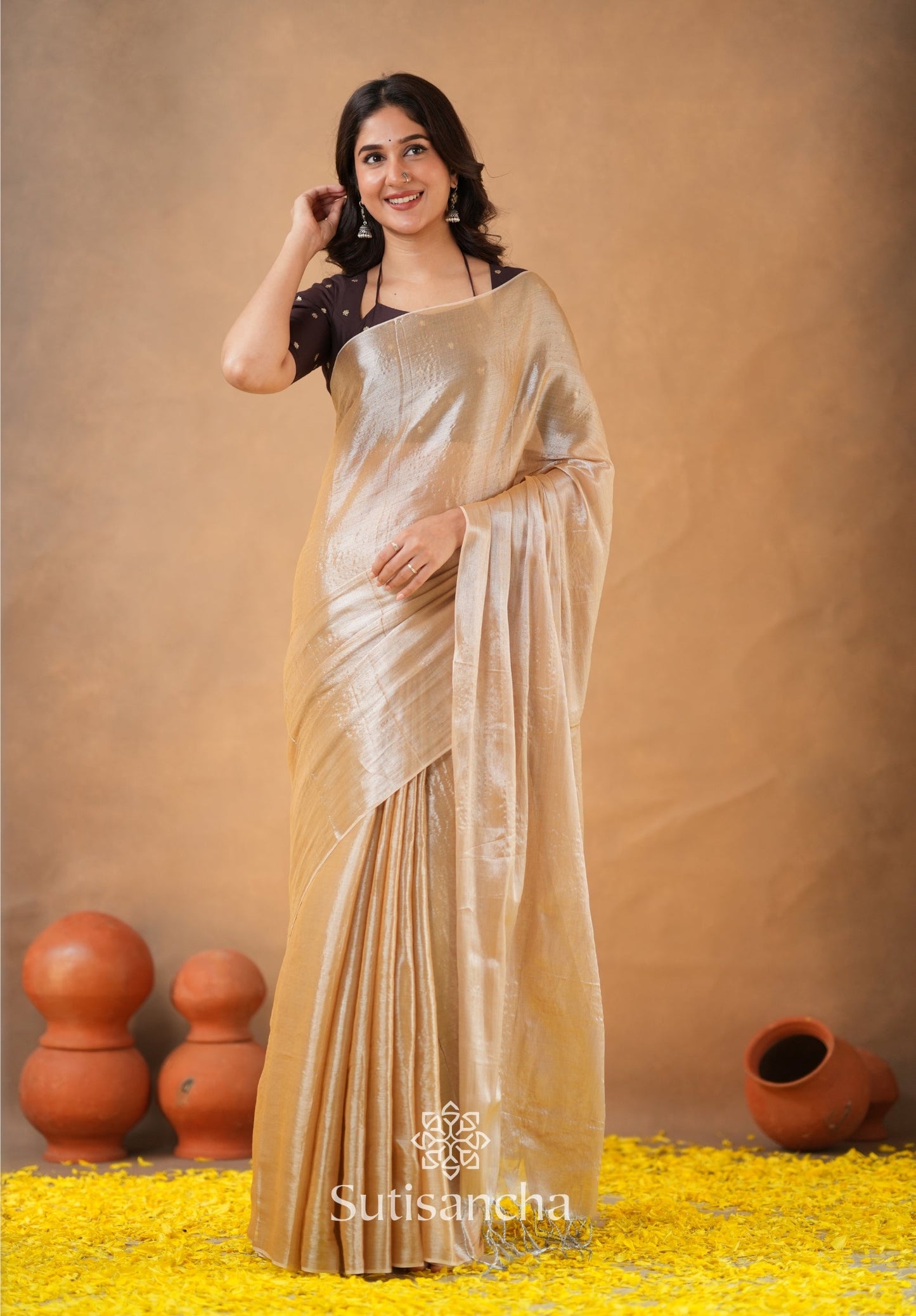 Dhiyona SS Ivory Gold Horizon – Flowing with Regal Charm