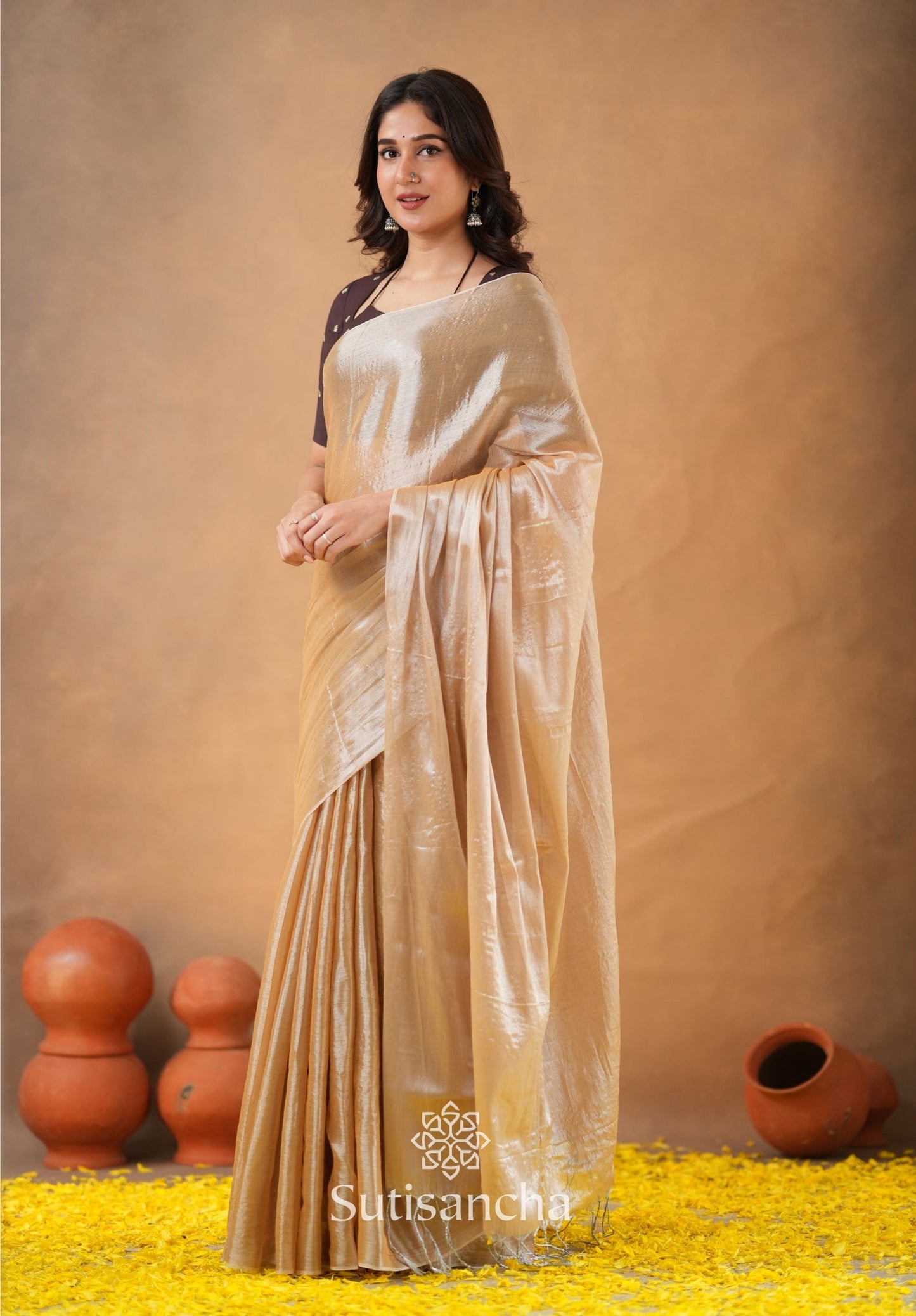 Dhiyona SS Ivory Gold Horizon – Flowing with Regal Charm