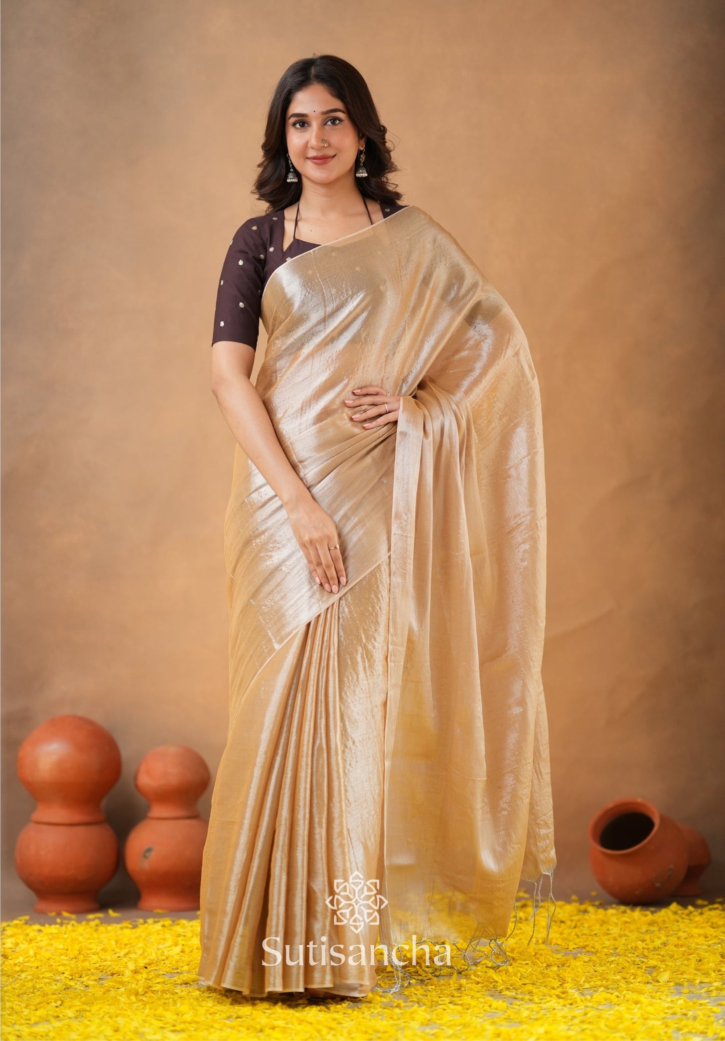 Dhiyona SS Ivory Gold Horizon – Flowing with Regal Charm