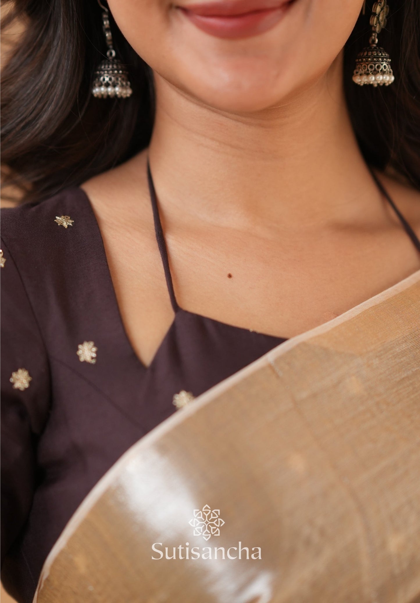 Dhiyona SS Ivory Gold Horizon – Flowing with Regal Charm