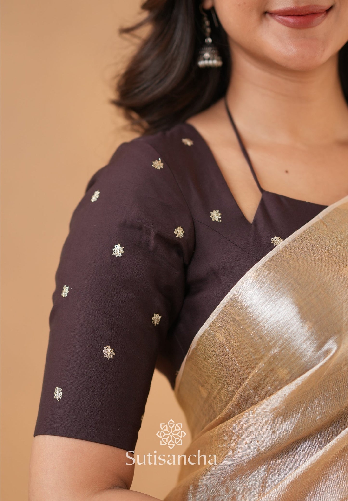 Dhiyona SS Ivory Gold Horizon – Flowing with Regal Charm