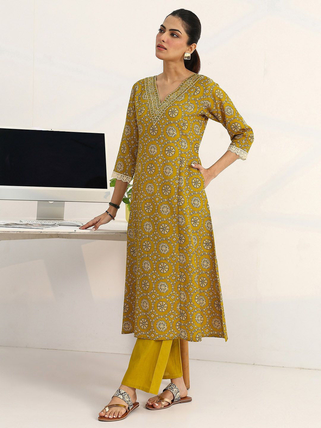 Women Ethnic Motifs Printed Regular Cotton Blend Kurta with Trousers & With Dupatta