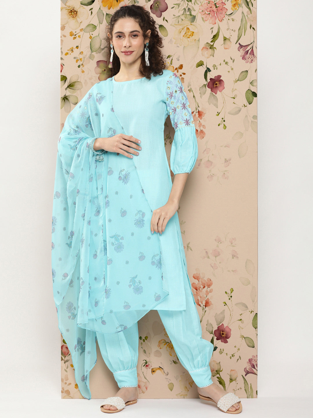 Floral Embroidered Regular Thread Work Kurta with Salwar & With Dupatta
