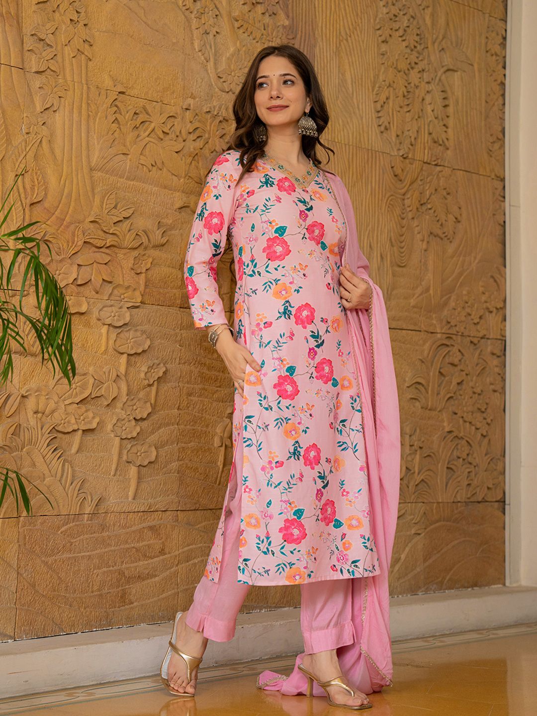 Dhiyona KL Floral Printed V-Neck Thread Work Straight Kurta With Trousers & Dupatta