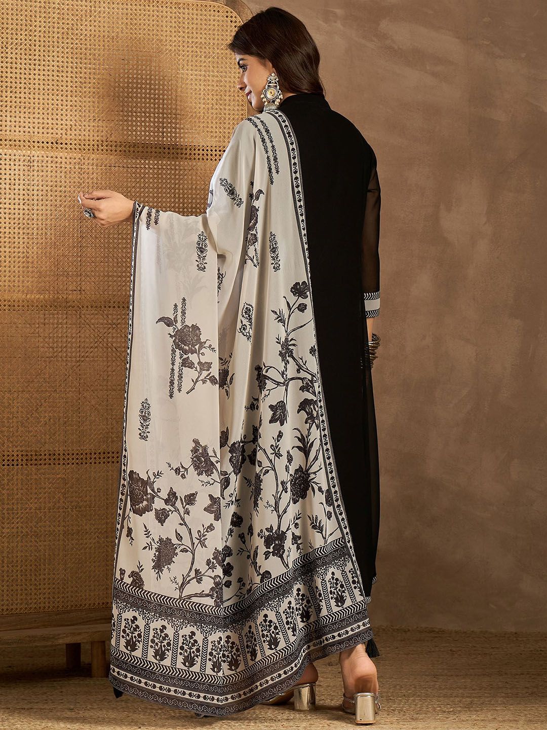 Dhiyona IN Women Floral Printed Regular Kurta with Palazzos & With Dupatta