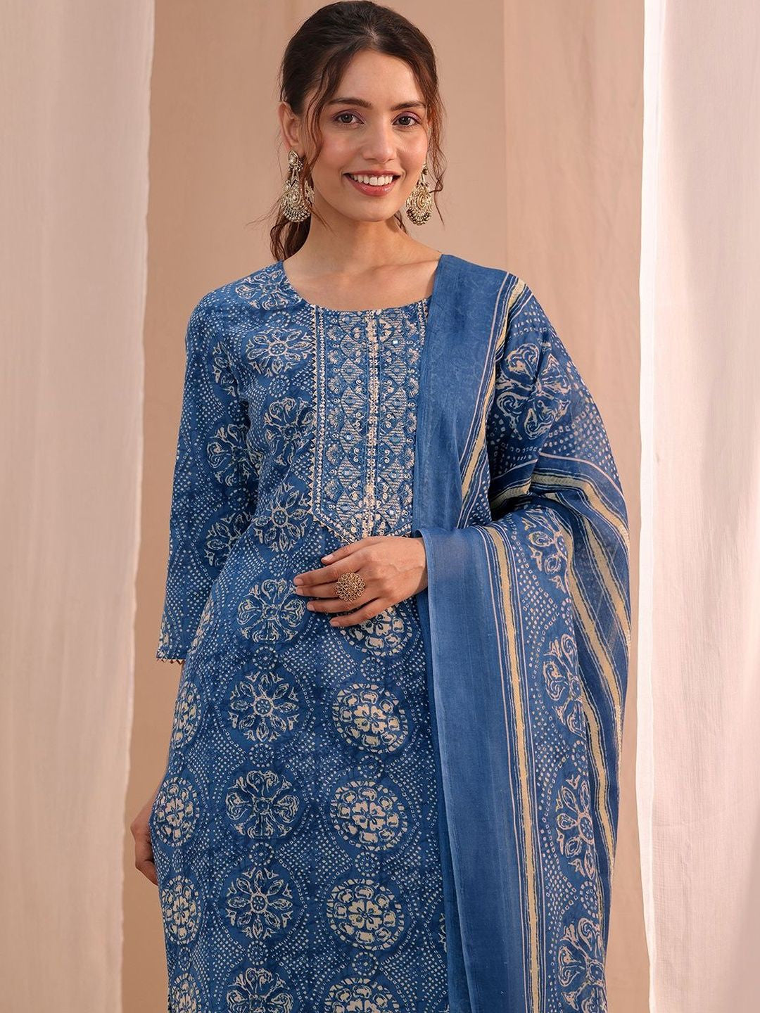 Women Ethnic Motifs Printed Regular Kurta with Trousers & With Dupatta