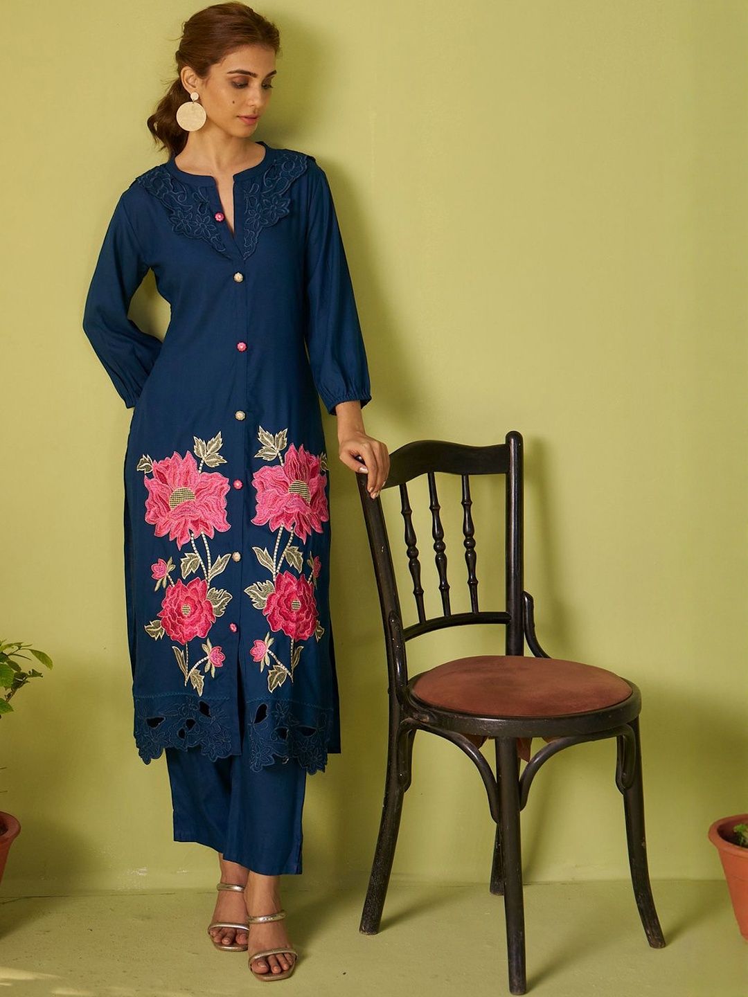 Dhiyona IE Women Floral Embroidered Kurta with Trousers