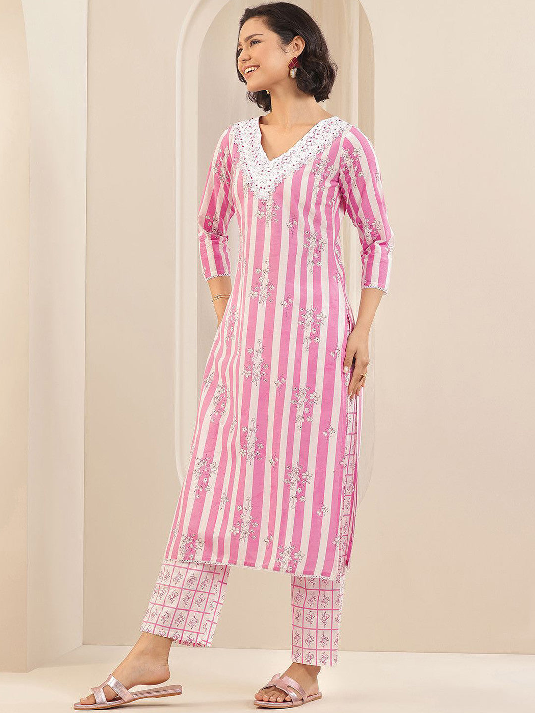 Women Floral Printed Regular Kurta with Trousers & With Dupatta