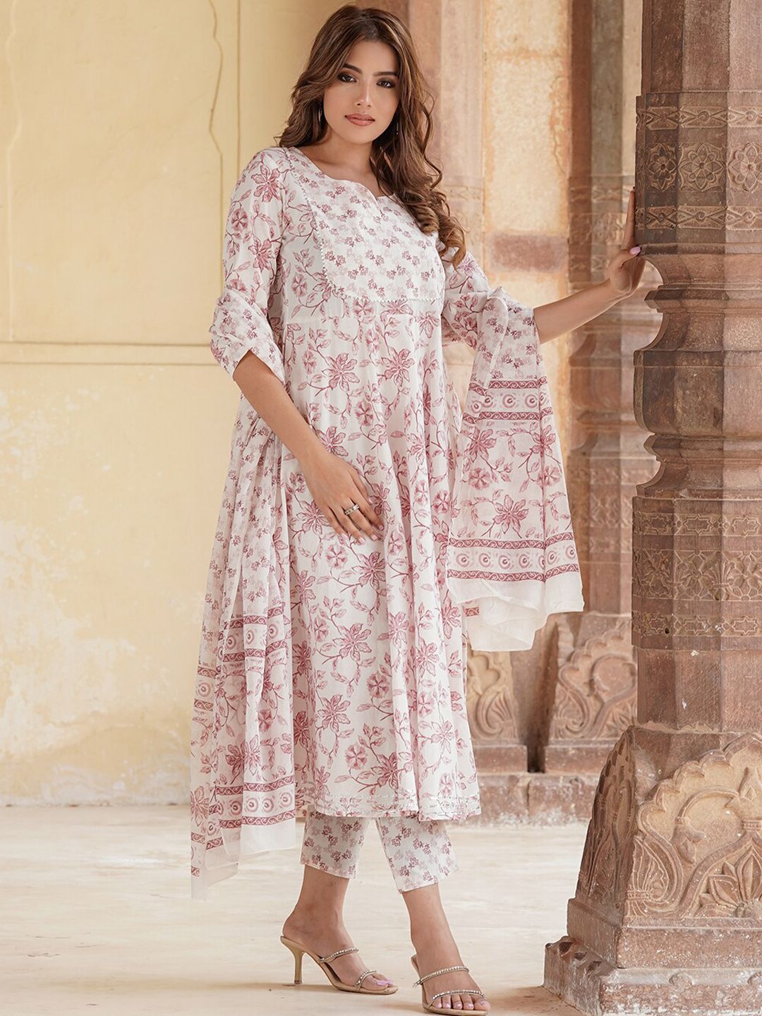 Dhiyona KL Floral Printed V-Neck Regular Gotta Patti Kurta With Trousers & Dupatta