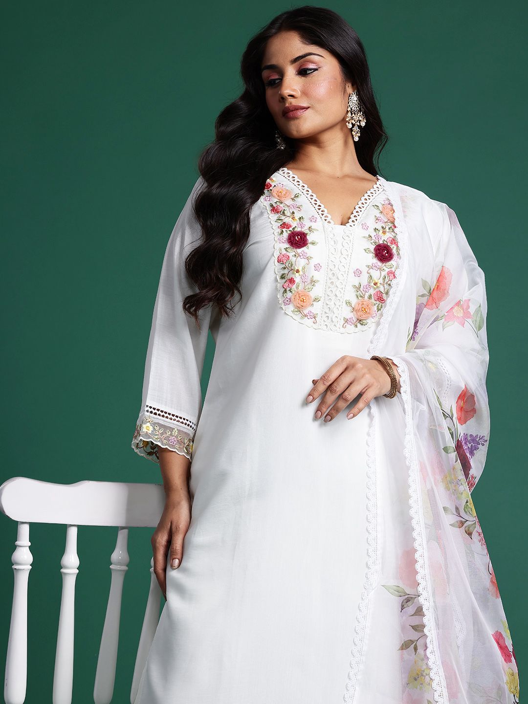 Dhiyona Women's Plus Size Floral Embroidered Beads & Stones Kurta with Trousers & With Dupatta