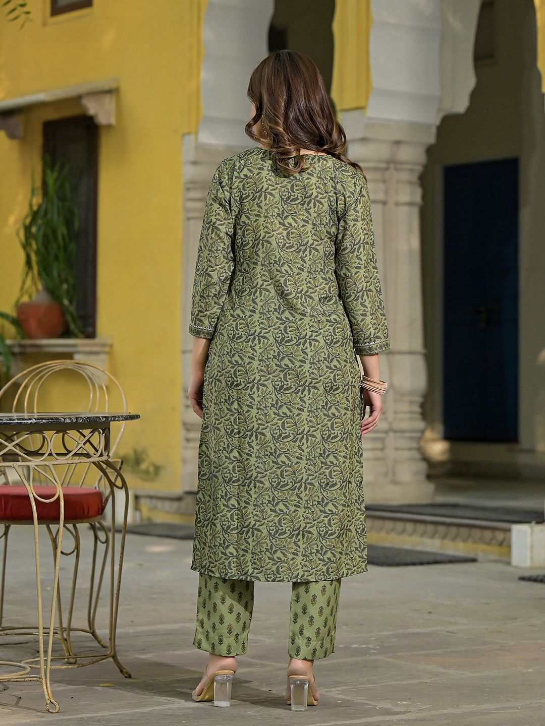 Dhiyona KL Floral Printed V-Neck Gotta Patti Straight Kurta With Trousers & Dupatta