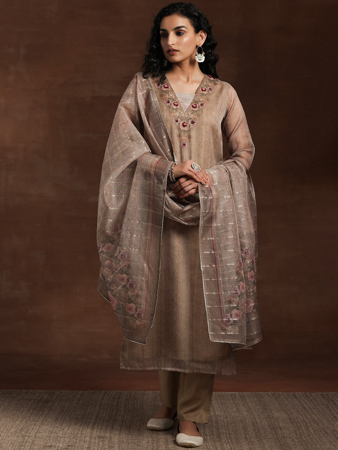 Ethnic Motifs Printed V-Neck Three-Quarter Sleeves Thread Work Kurta Set