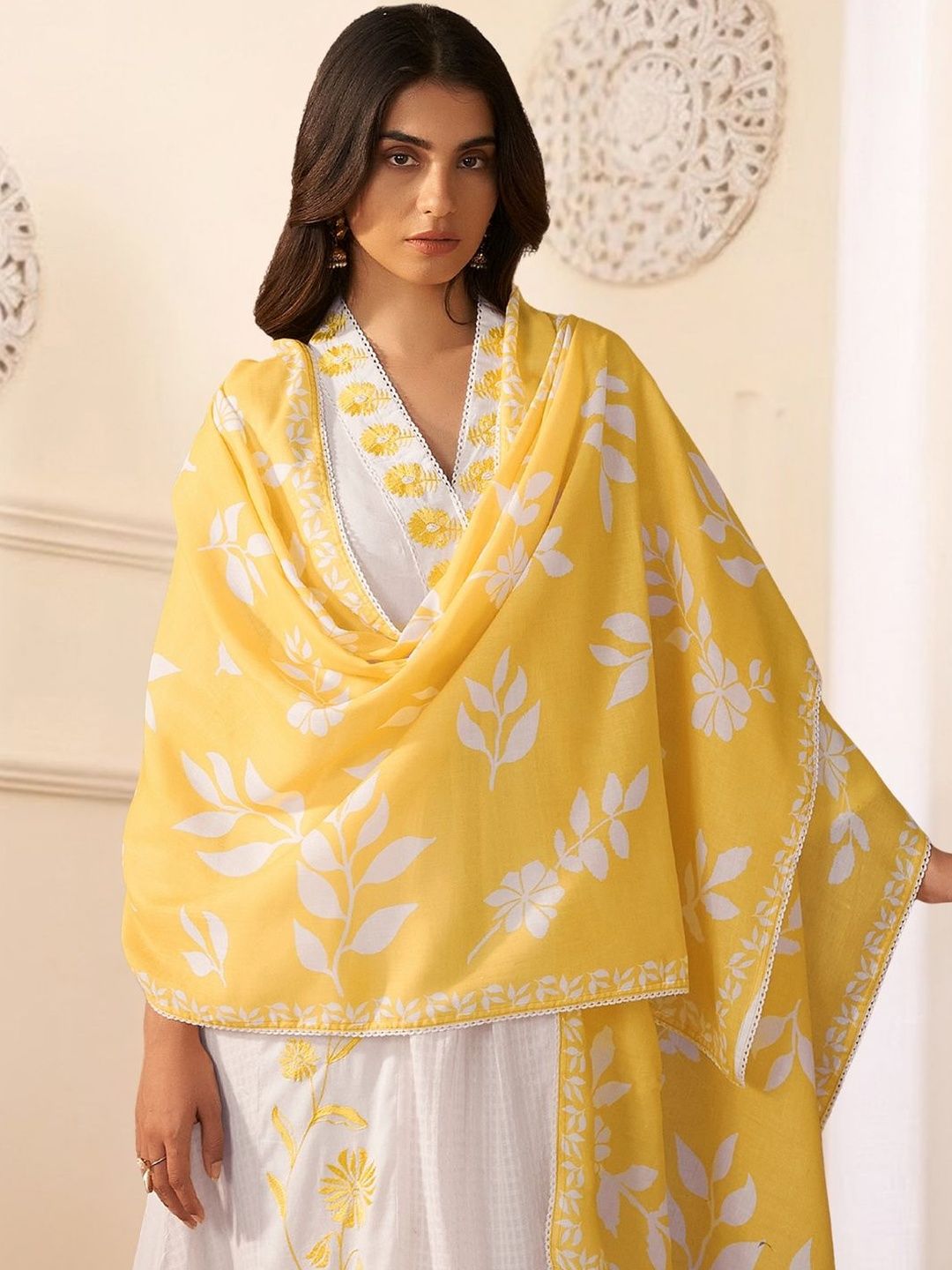 Dhiyona IE Women Floral Embroidered Regular Thread Work Pure Cotton Kurta with Trousers & With Dupatta