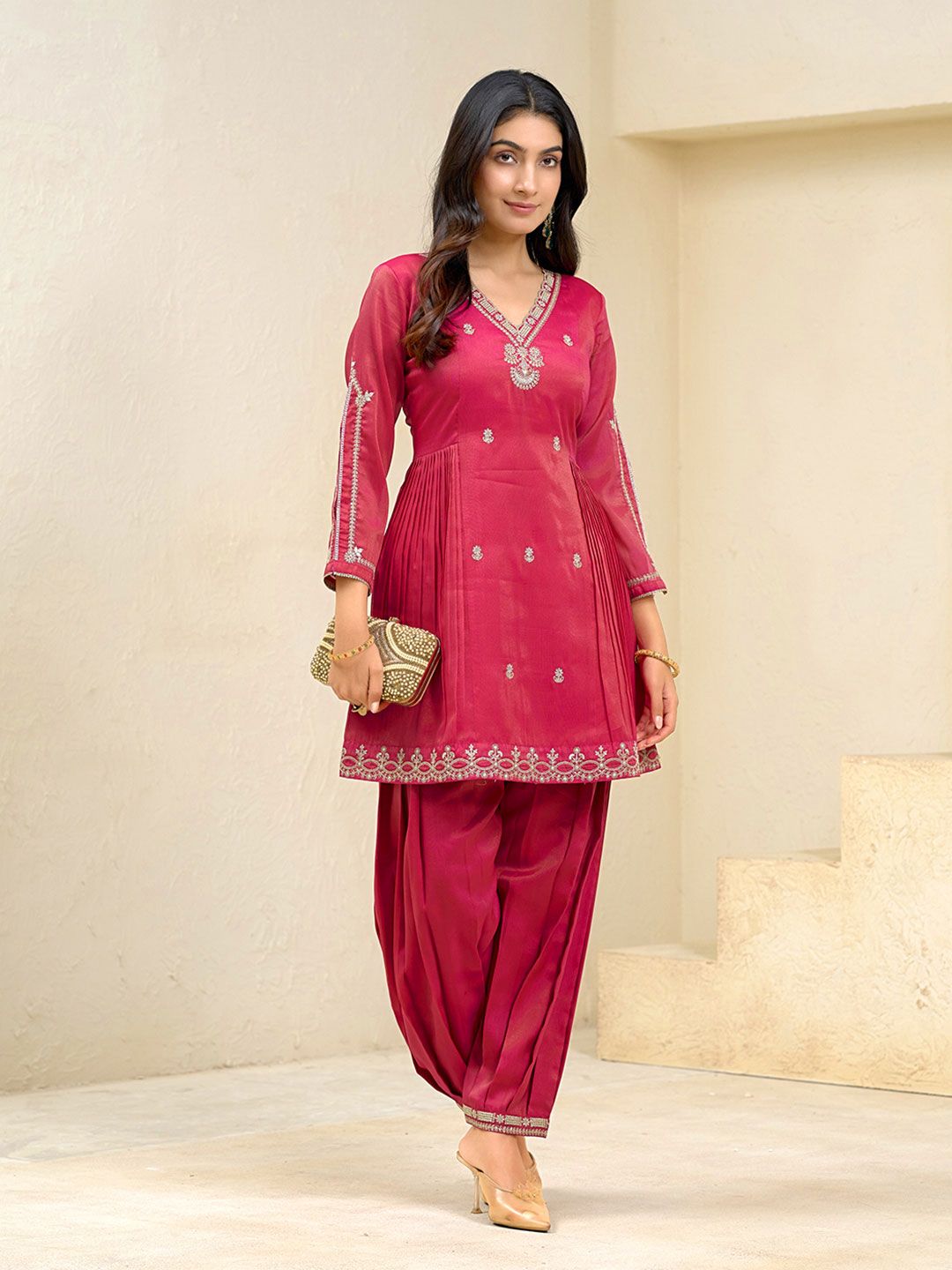 Dhiyona CH Women Floral Embroidered Regular Sequinned Kurta with Patiala