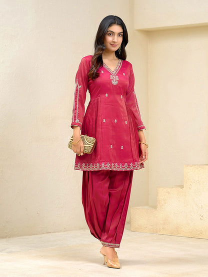 Dhiyona CH Women Floral Embroidered Regular Sequinned Kurta with Patiala