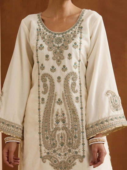 Dhiyona IS Women's Women Floral Embroidered Regular Thread Work Velvet Kurta with Trousers
