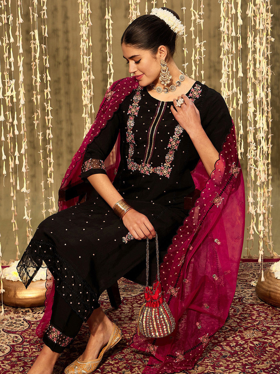 Floral Embroidered Regular Thread Work Kurta With Trousers & Dupatta