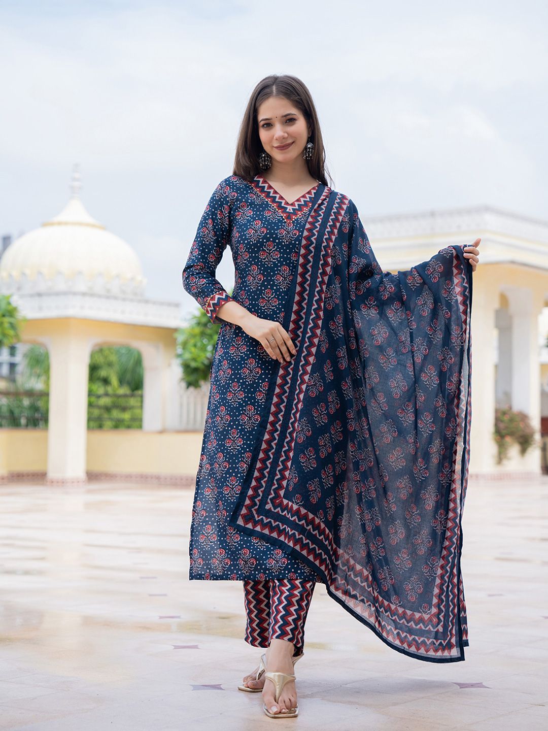 Dhiyona KL Floral Printed Straight Kurta With Trousers & Dupatta