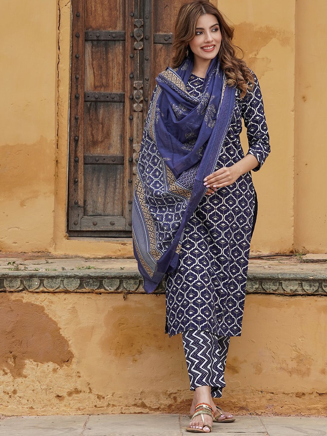 Dhiyona KL Ethnic Motifs Printed Straight Kurta With Trouser & Dupatta