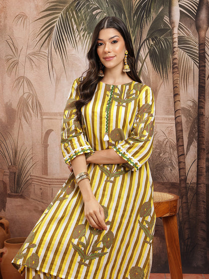 Women Floral Printed Pure Cotton Kurta with Trousers
